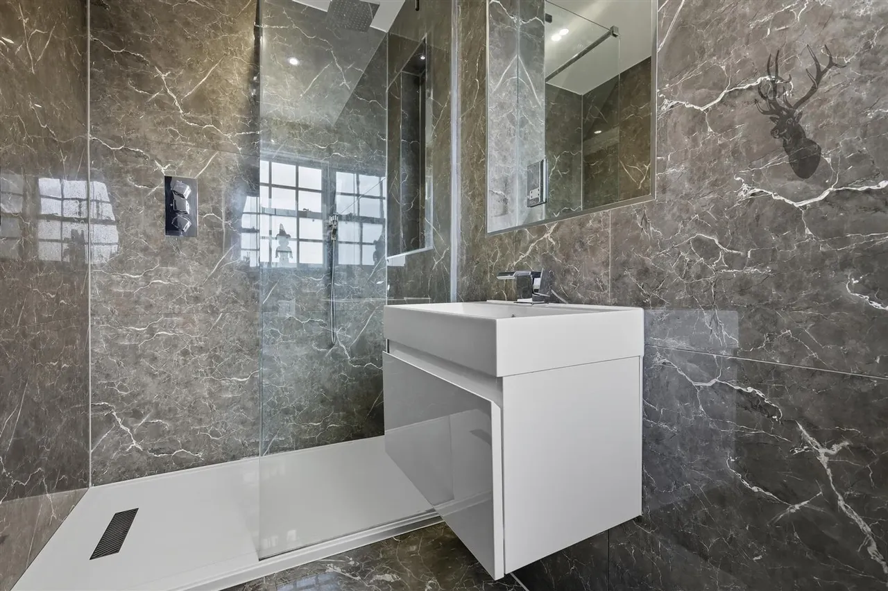 Chigwell, IG7, photo 27