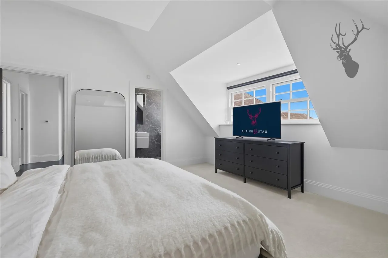 Chigwell, IG7, photo 18