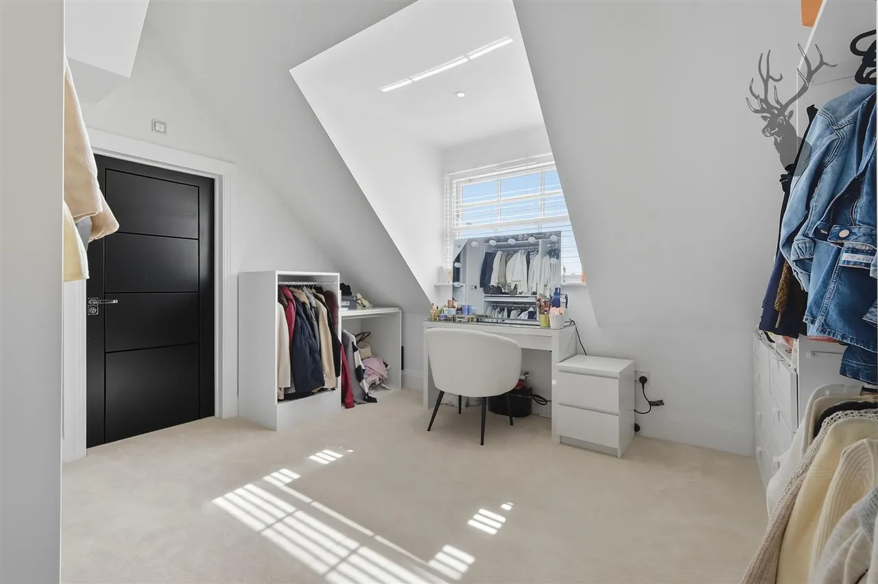 Chigwell, IG7, photo 22