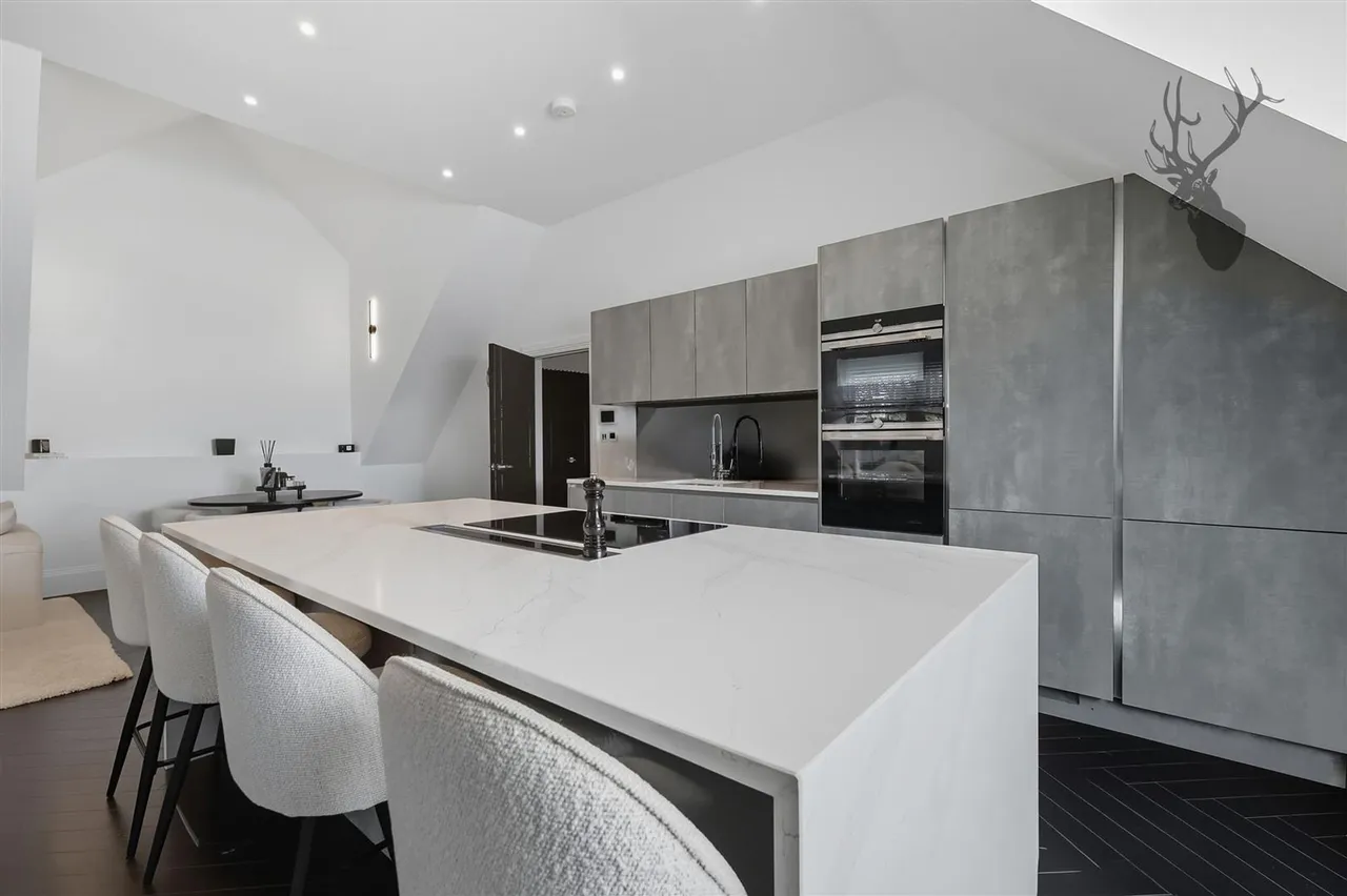 Chigwell, IG7, photo 8