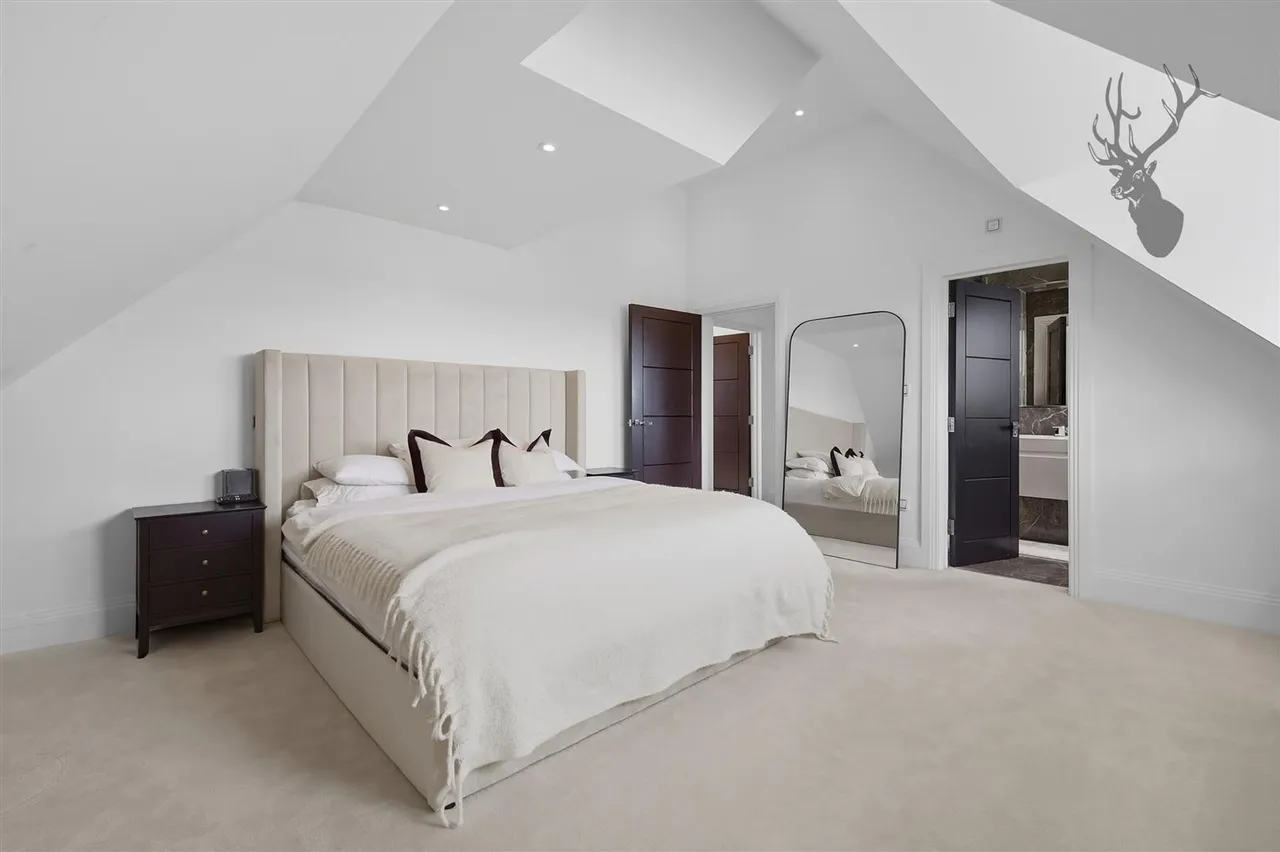Chigwell, IG7, photo 16
