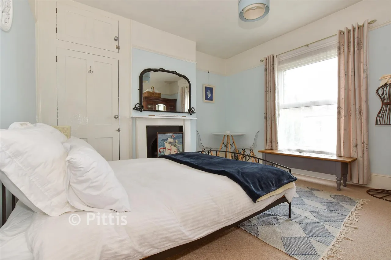 Mill Hill Road, Cowes, PO31, photo 9