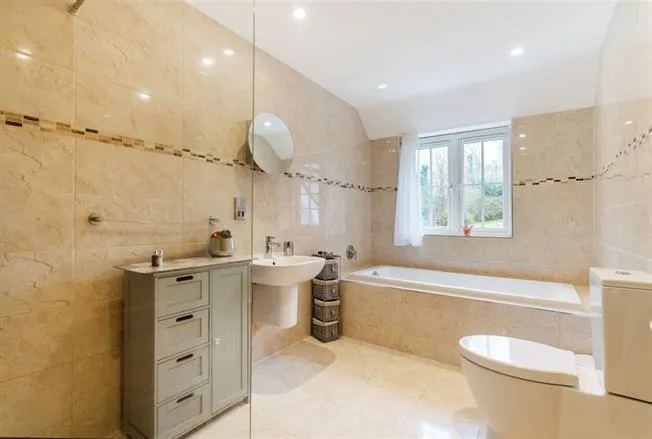 Beech Avenue, Effingham, KT24, photo 12