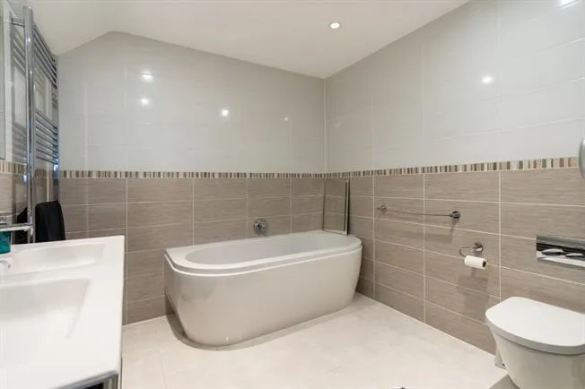 Beech Avenue, Effingham, KT24, photo 10