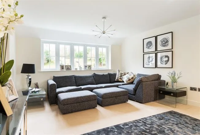 Beech Avenue, Effingham, KT24, photo 8