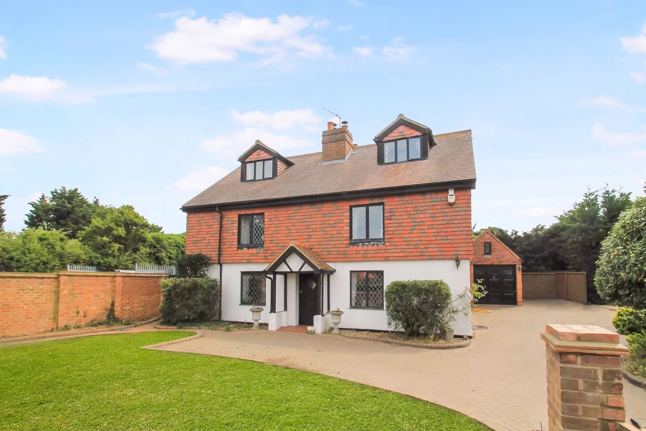4 bed house for sale — Green Street Green Road, Dartford, DA2