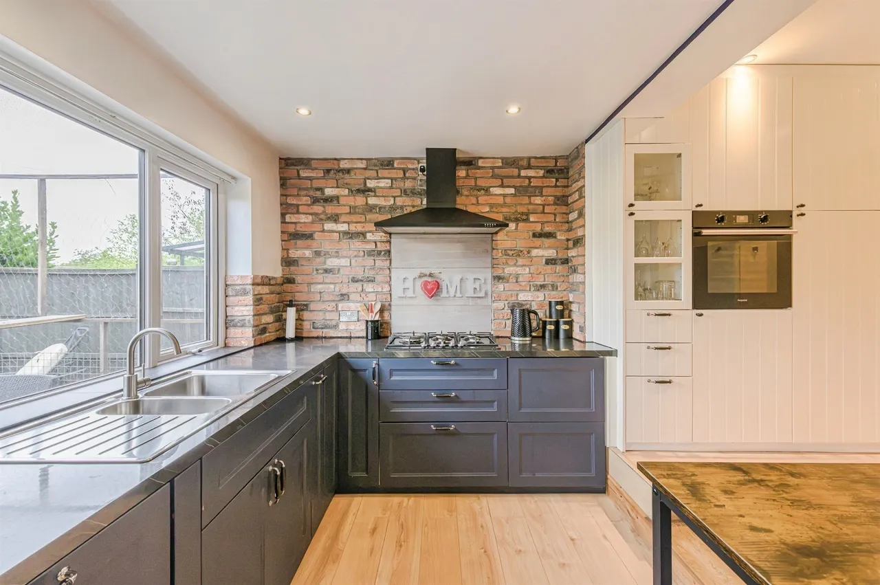 Torc Avenue, Tamworth, B77, photo 13