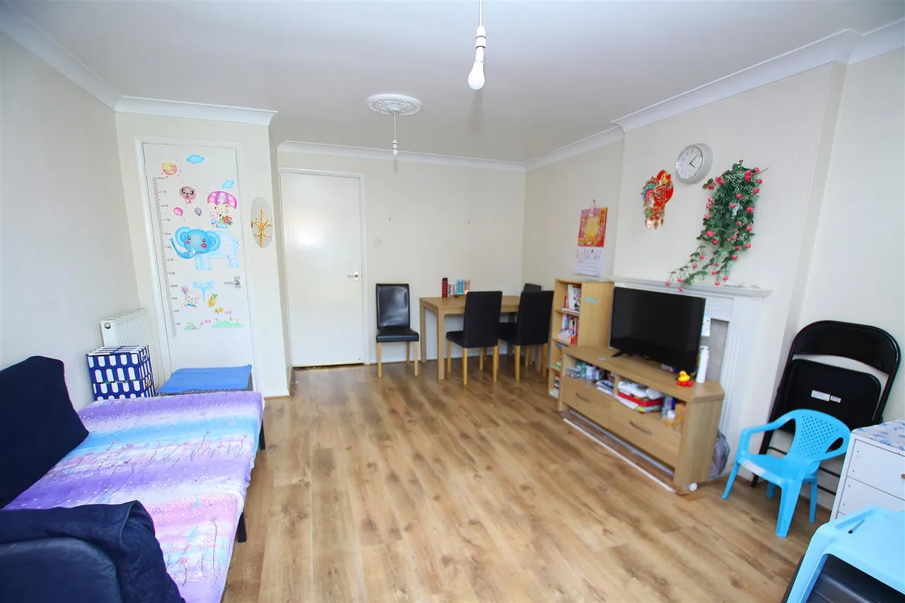 Broadlands Close, Bournemouth, photo 3