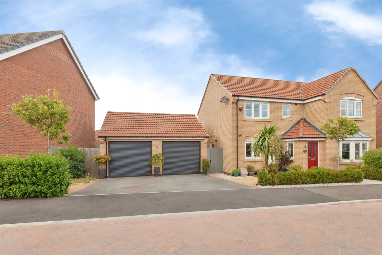 4 bed house for sale — Buxton Crescent, Broughton Astley, Leicester
