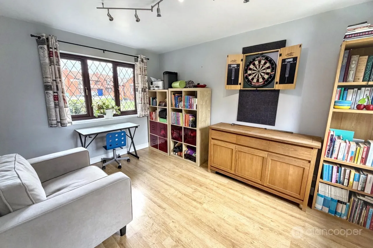 Canterbury Way, St Nicolas Park, CV11, photo 4