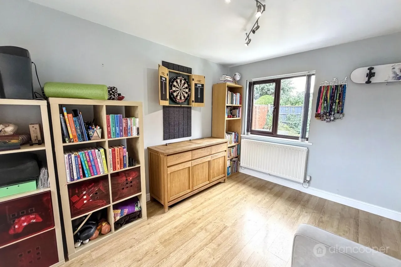 Canterbury Way, St Nicolas Park, CV11, photo 5