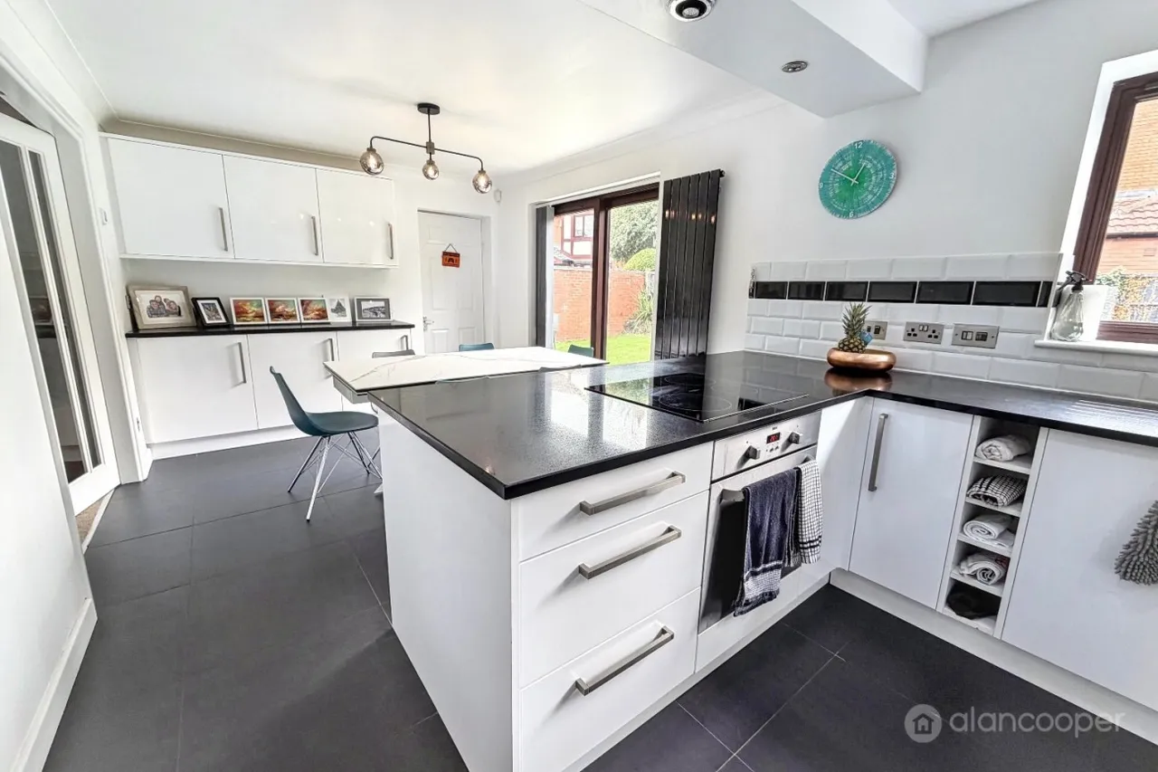 Canterbury Way, St Nicolas Park, CV11, photo 7