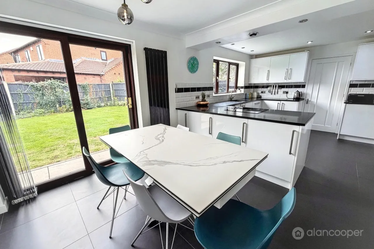 Canterbury Way, St Nicolas Park, CV11, photo 11
