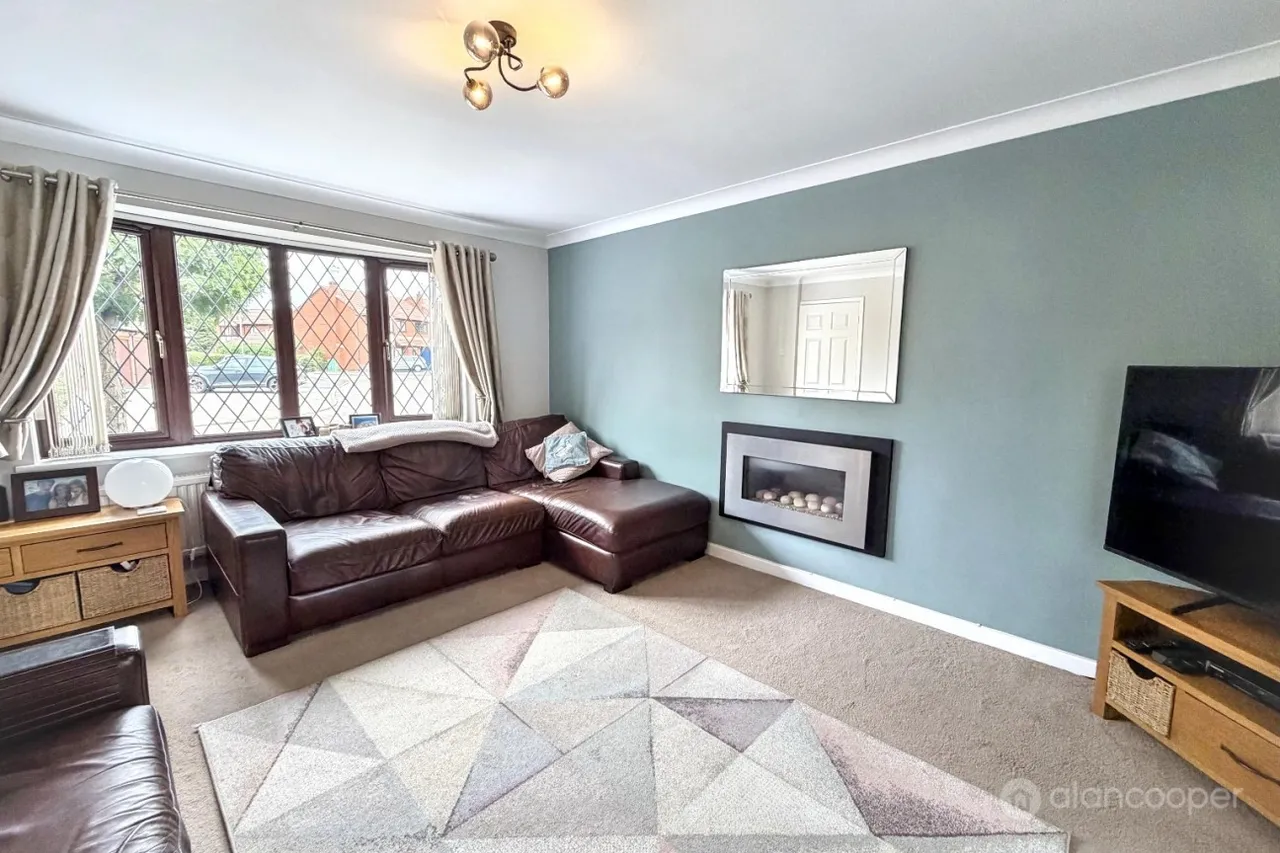 Canterbury Way, St Nicolas Park, CV11, photo 2