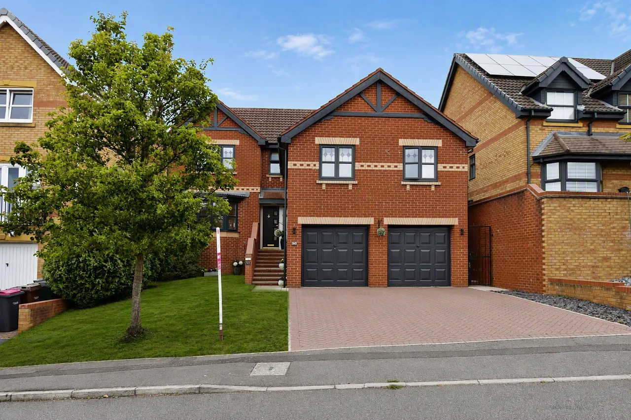 4 bed house for sale — Haigh Moor Way, Swallownest, Sheffield