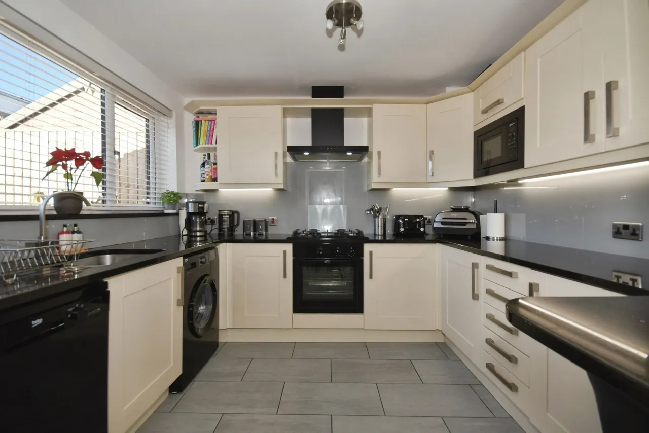 Laburnum Close, Chapeltown, Sheffield, South Yorkshire, S35, photo 2