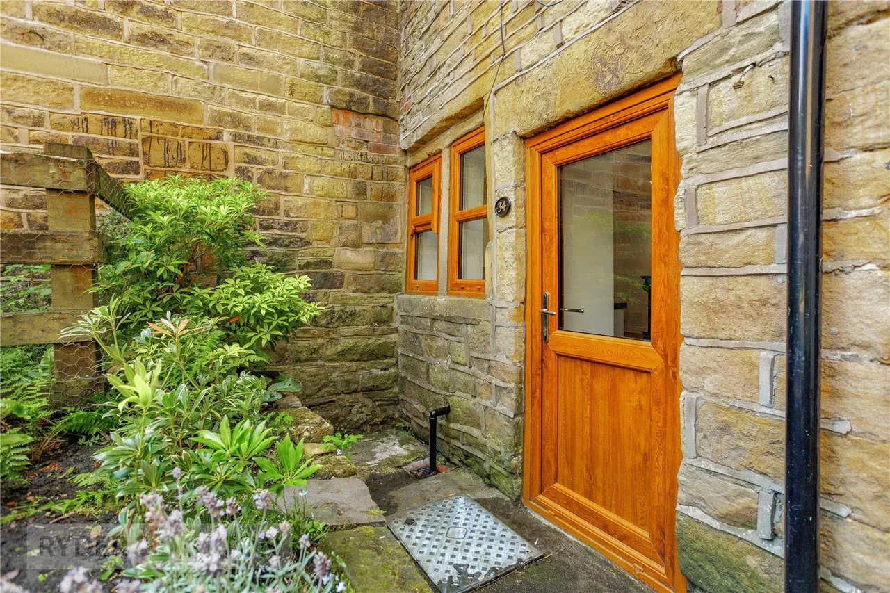 King Street, Delph, OL3, photo 18