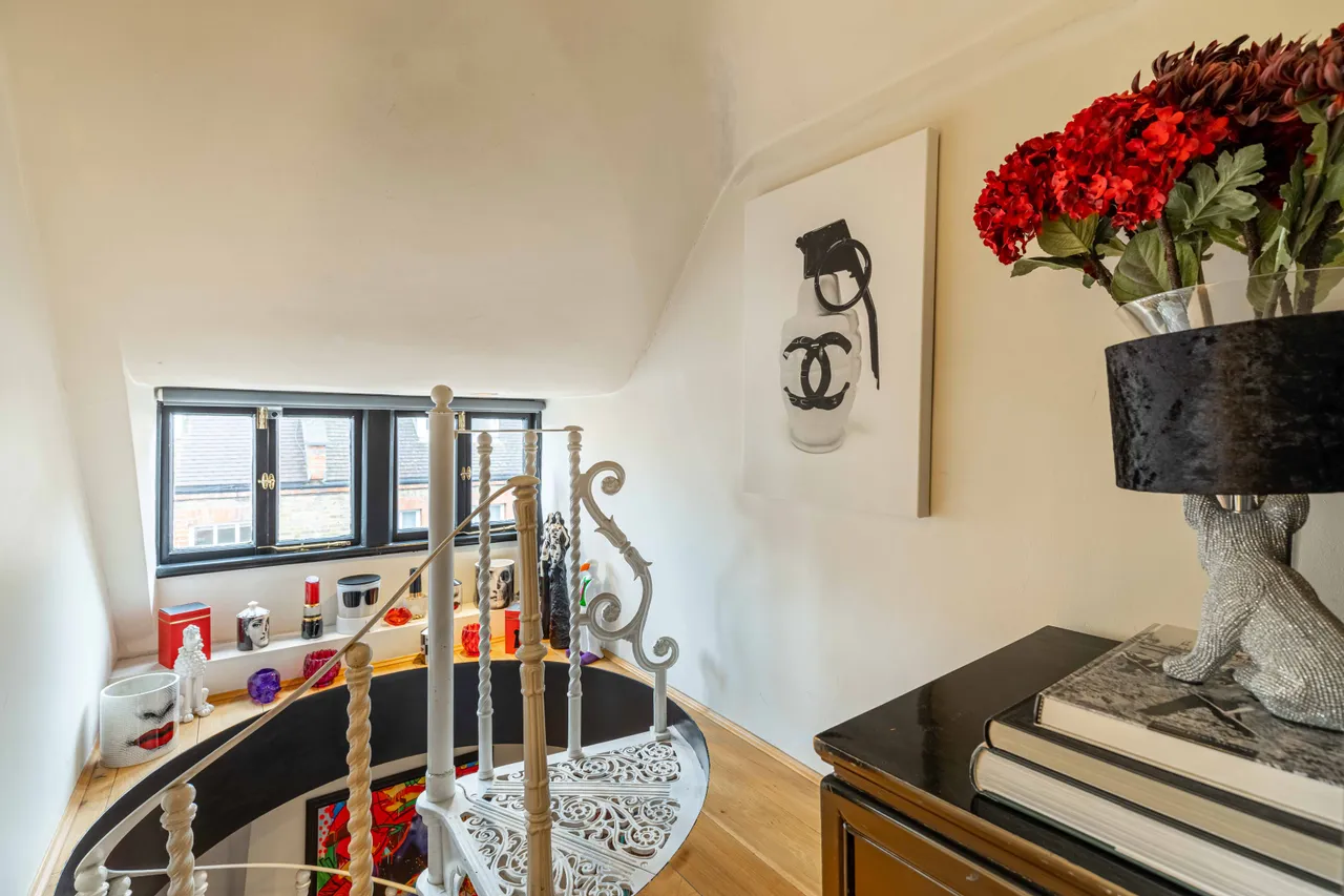 Kensington Court Mews, London, W8, photo 10