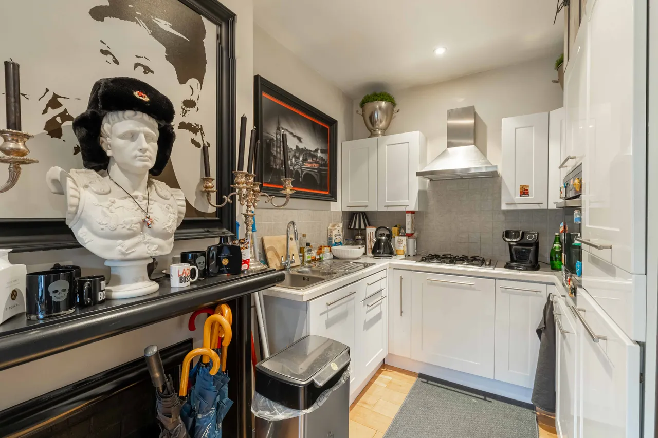 Kensington Court Mews, London, W8, photo 4