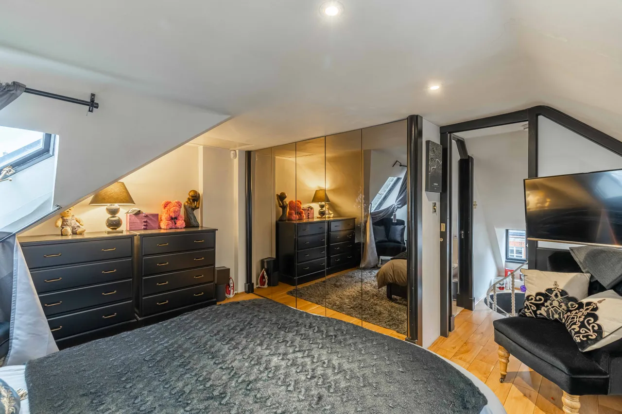 Kensington Court Mews, London, W8, photo 8