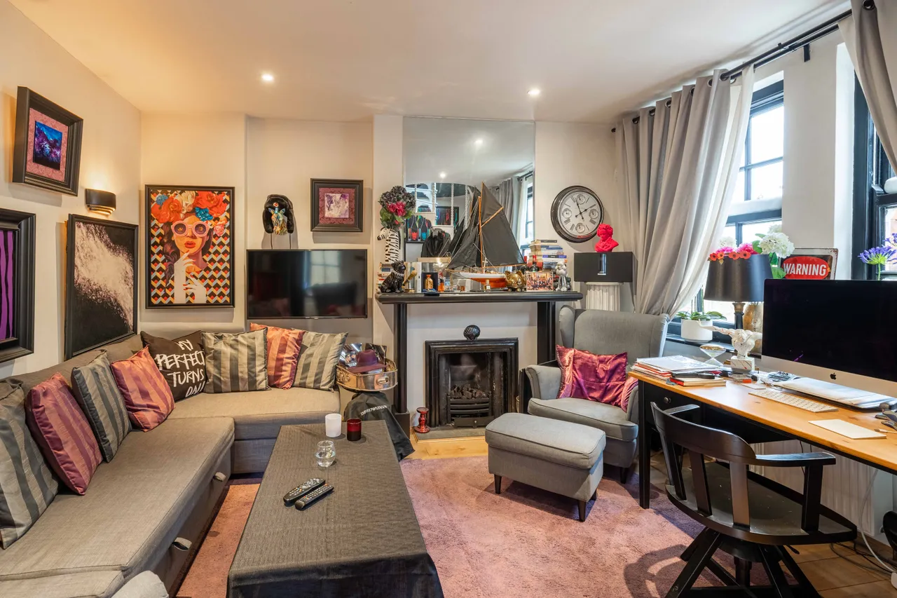 1 bed flat to rent, Kensington Court Mews, London, W8