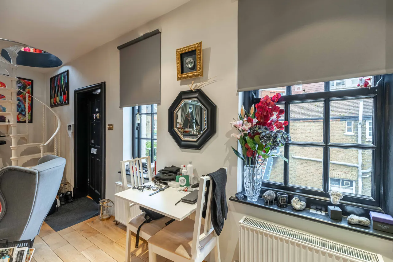 Kensington Court Mews, London, W8, photo 6