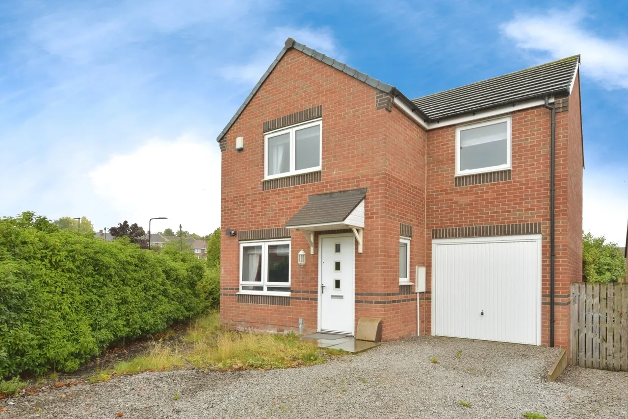 3 bed house for sale — Darnbrook Drive, Sheffield, S5