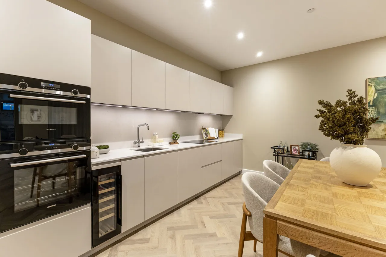 Wimbledon Place, The Broadway, London..., photo 2