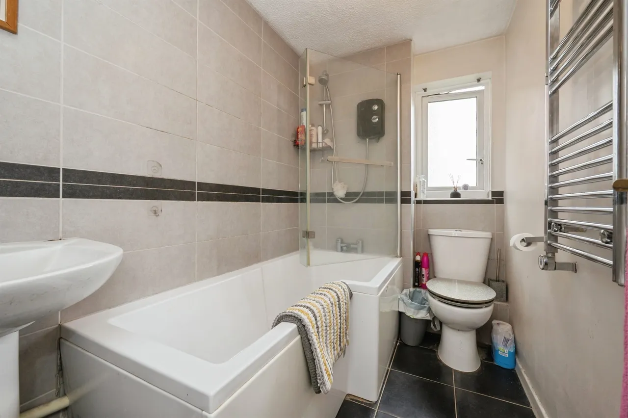 Bitterne Road East, Southampton, photo 7