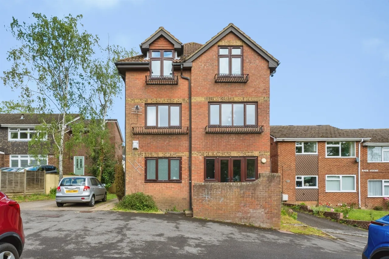 2 bed flat for sale — Bitterne Road East, Southampton