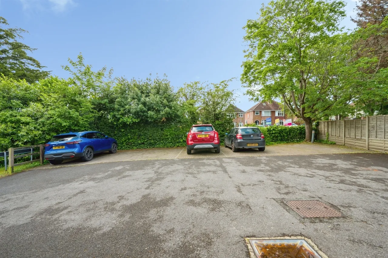Bitterne Road East, Southampton, photo 11
