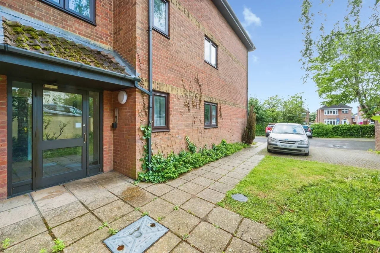 Bitterne Road East, Southampton, photo 9