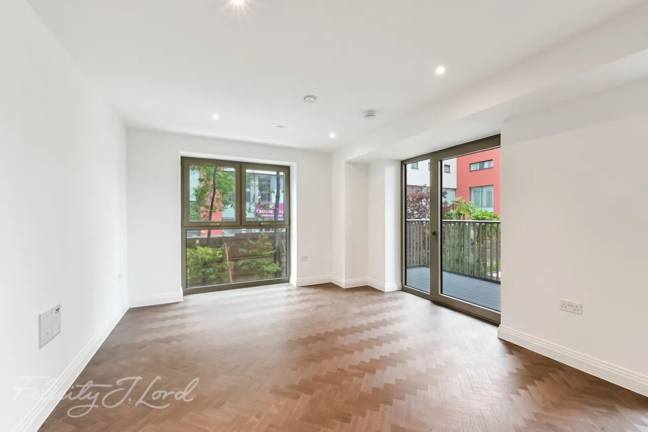 Western Gateway, London, E16, photo 2