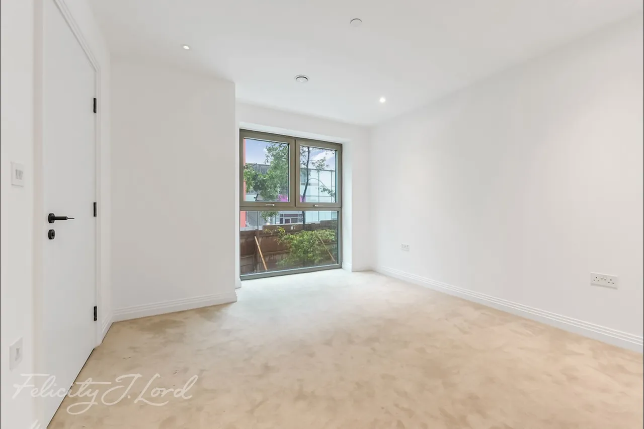 Western Gateway, London, E16, photo 20