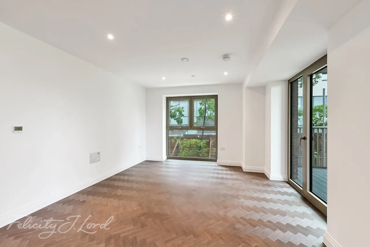 Western Gateway, London, E16, photo 4