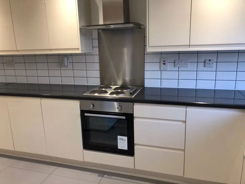 Trenchard Close, Stanmore HA7 3SS, photo 4
