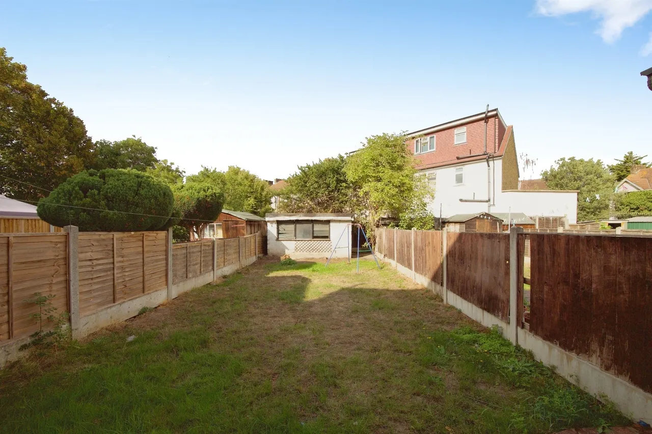 Salisbury Avenue, Barking, photo 4