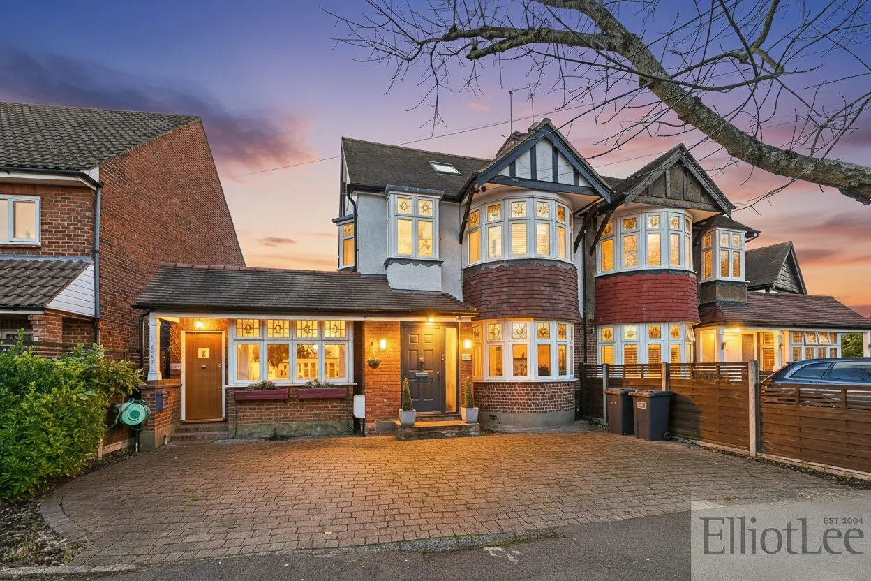5 bed house for sale, Derwent Avenue, Ickenham, UB10