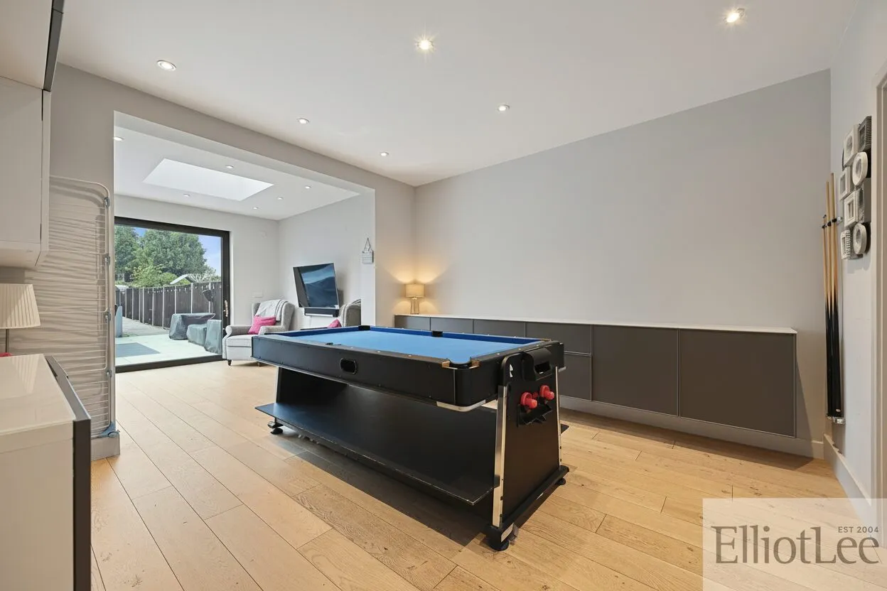 Derwent Avenue, Ickenham, UB10, photo 3