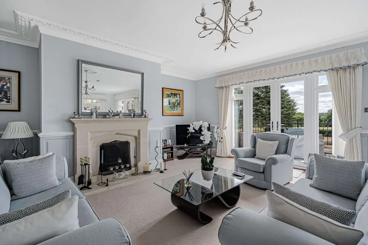 Eyhurst Park, Outwood Lane, Kingswood, Tadworth, KT20 6JR, photo 4
