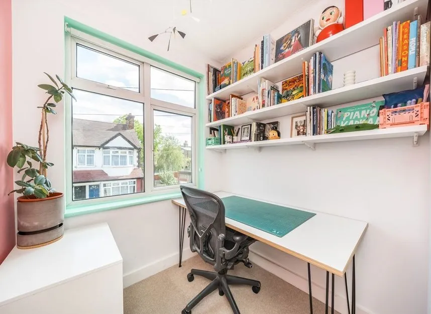 Marlborough Close, Colliers Wood, SW19, photo 7