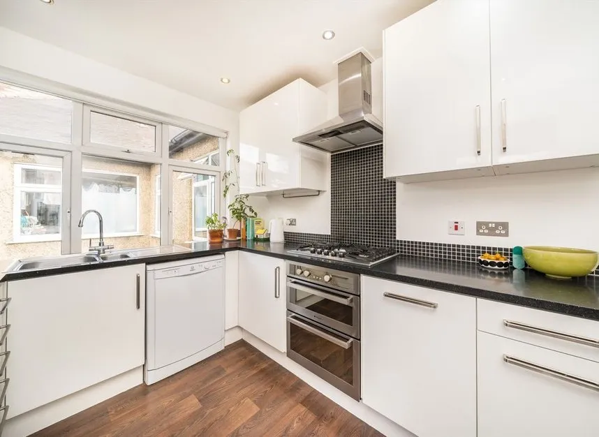 Marlborough Close, Colliers Wood, SW19, photo 3