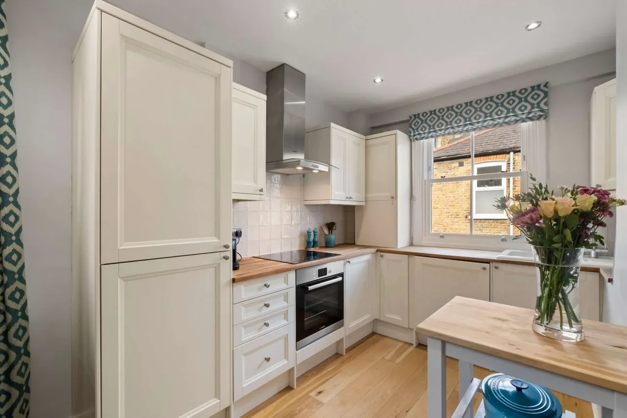 Crealock Street, London, SW18, photo 2