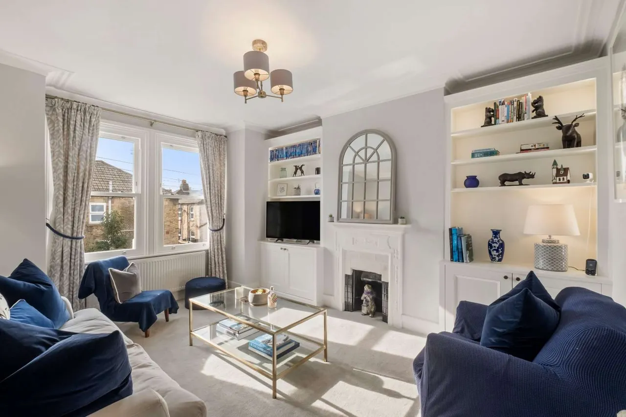 3 bed flat for sale, Crealock Street, London, SW18