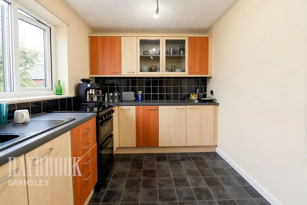 Lingard Court, Barnsley, photo 2