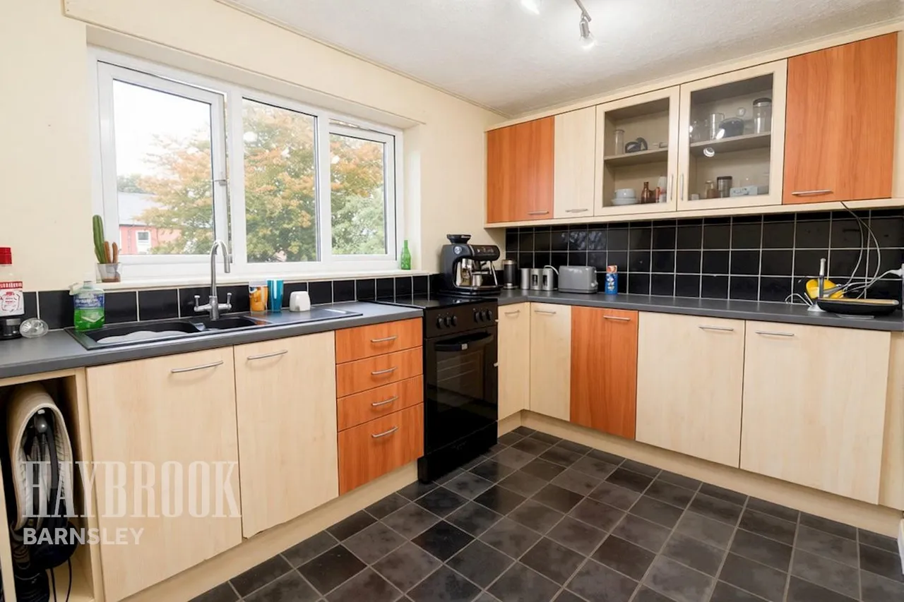 Lingard Court, Barnsley, photo 4