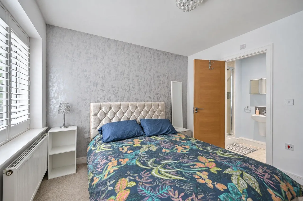 7 Hoad Crescent, Surrey, photo 7