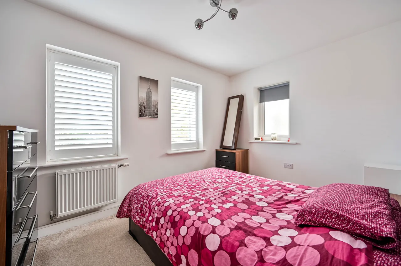 7 Hoad Crescent, Surrey, photo 8