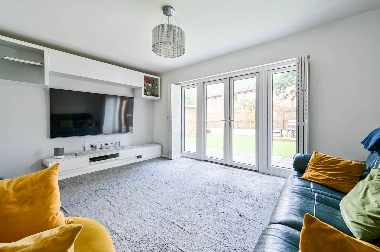 7 Hoad Crescent, Surrey, photo 3