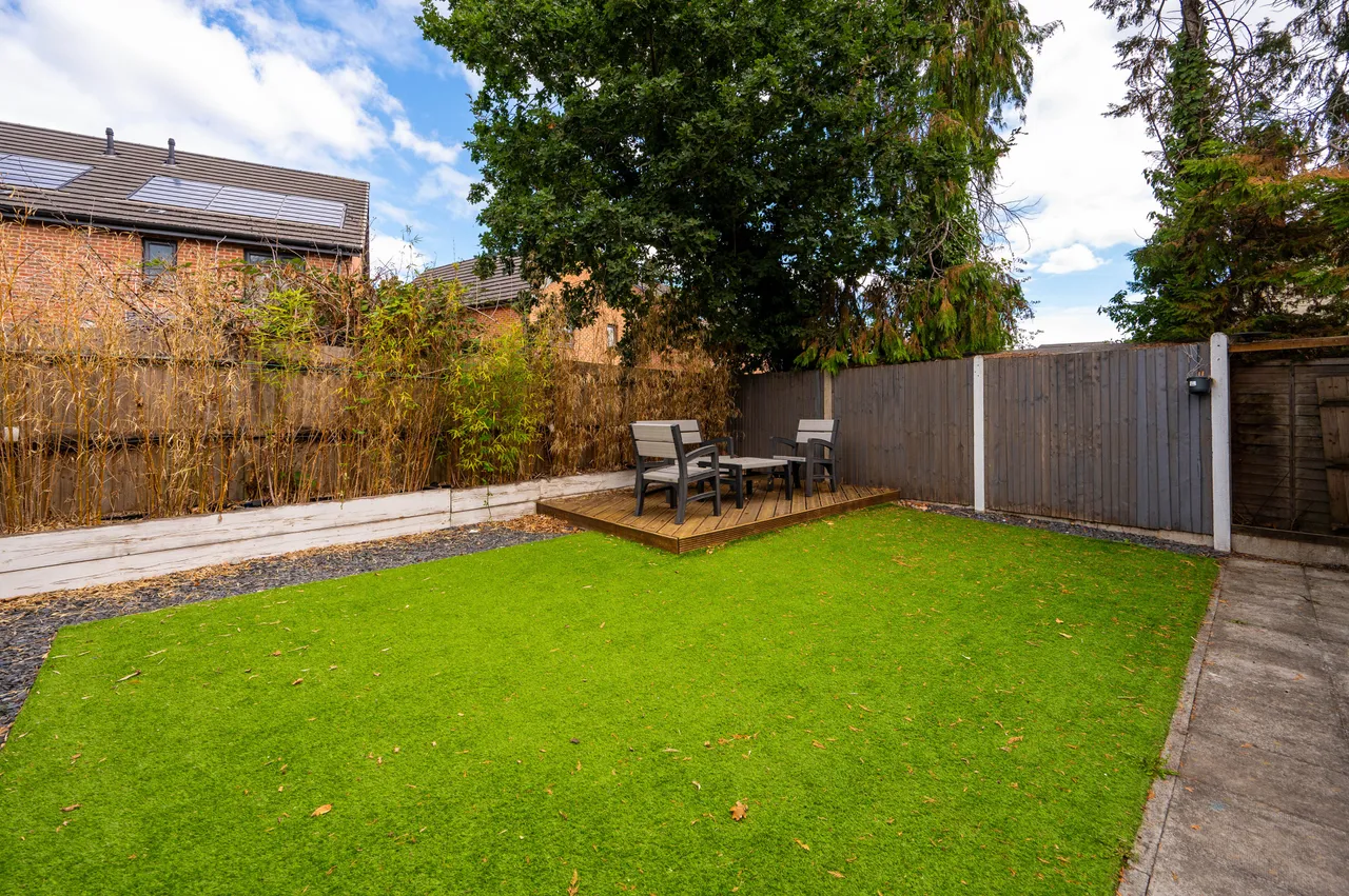 7 Hoad Crescent, Surrey, photo 10